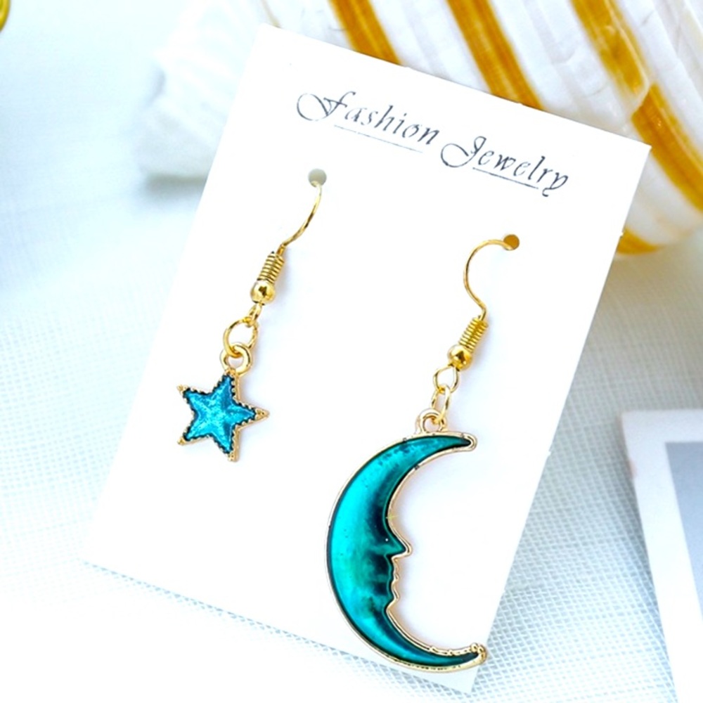 🌙 ✨3 for$23✨NWT Moon & Star Turquoise & Gold Dangle Earrings✨